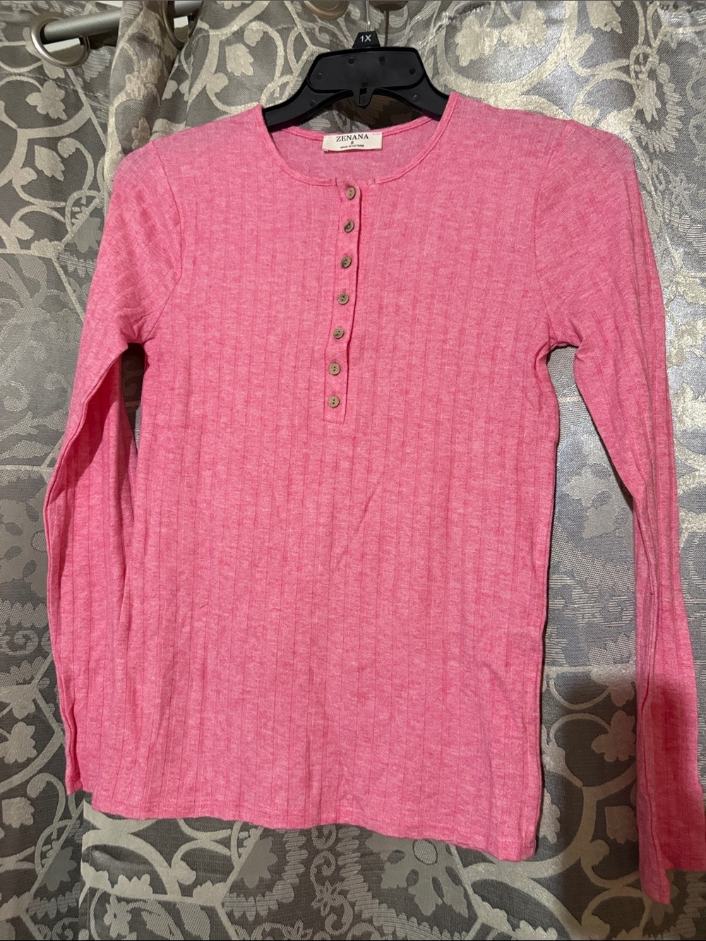 NWOT Zenana Outfitters Women’s Long Sleeve Pink Ribbed Henley Top